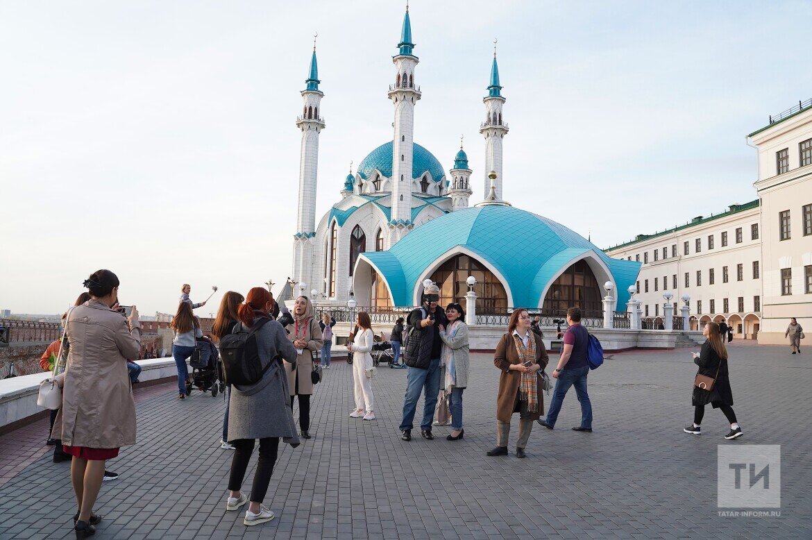 Публичная татарстана. Мечеть кул Шариф в Казани. Кул Шариф Казань туристы. Казань экскурсия с посещением Кремля мечети кул Шариф. Месеть кулшариф 2022 27 сентяб.