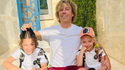    Максим Галкин* с Лизой и Гарри© Фото : Социальные сети