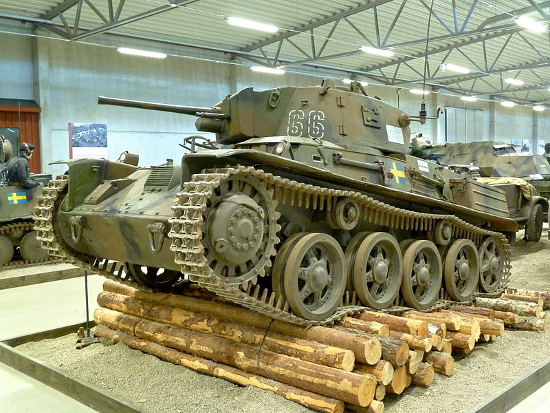 Шведский легкий танк L-60 фирмы Landsverk, одна из модификаций которого под обозначением strv m/38 долгое время составляла основу бронетанковых войск страны. Машина продавалась зарубеж, в частности в Венгрии на основе данного образца разработали свой танк - "Толди". На шасси L-60 шведы разработали весьма удачную ЗСУ Landsverk L-62 Anti, выпускавшуюся потом в Венгрии под обозначением 40M Nimrod и активно применявшейся на фронтах Второй мировой венгерскими и финскими (позднейшая модификация) войсками.