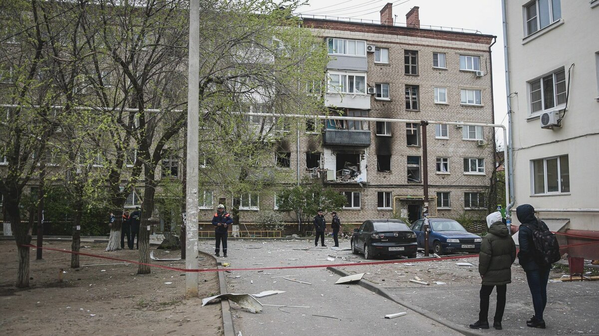     Минувшая неделя выдалась в Волгограде беспокойной: в соцсетях активно обсуждают взрыв газа, отмену праздничных шествий, и продажу сети магазинов «Покупочка». Вспоминаем главные события в Волгограде на неделе с 10 по 16 апреля.