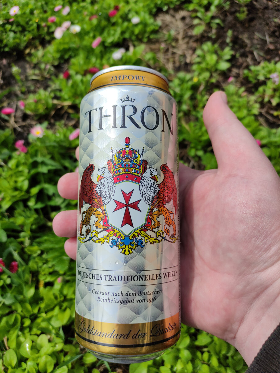 На фронтальной стороне изображен судя по всему герб, лично мне такой дизайн не очень нравится