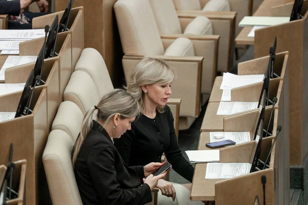 В третьем чтении депутаты. Женщины депутаты Госдумы РФ. Женщина депутат Думы России. Премьер-министр Швеции Магдалена