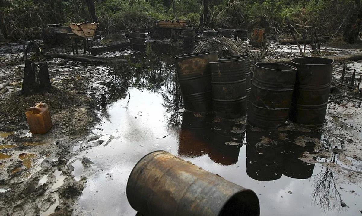 Сточные воды загрязнение. Загрязнение океана разливы нефти. Выбросы нефти в мировой океан. Разлив нефти в мексиканском заливе 2020. Oil pollution of water.