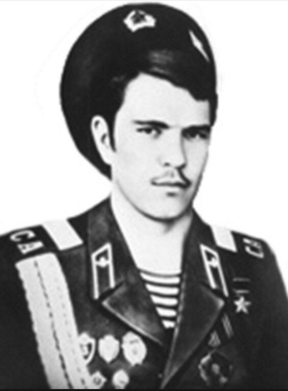    Александр Мироненко родился 20 октября 1959 года в городе Душанбе (Таджикистан) Вадим Андрюхин