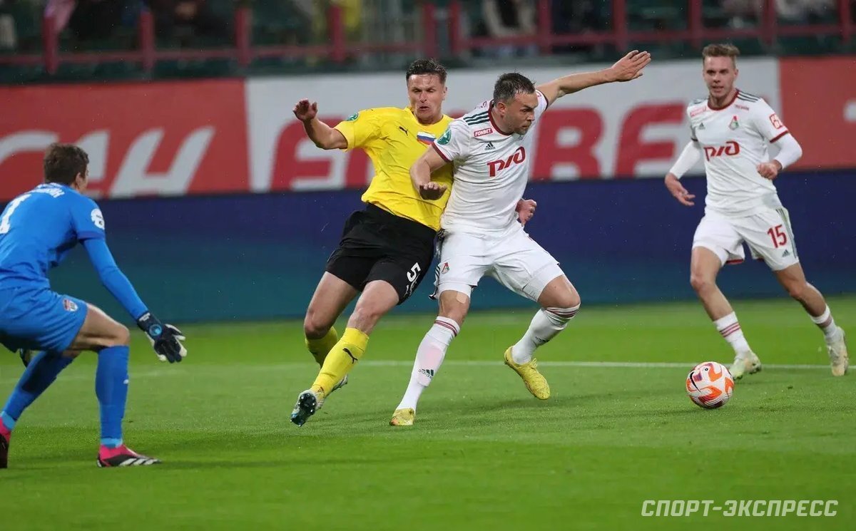 Артем Дзюба в штрафной соперника в матче «Локомотив»-«Химки»(5:1)