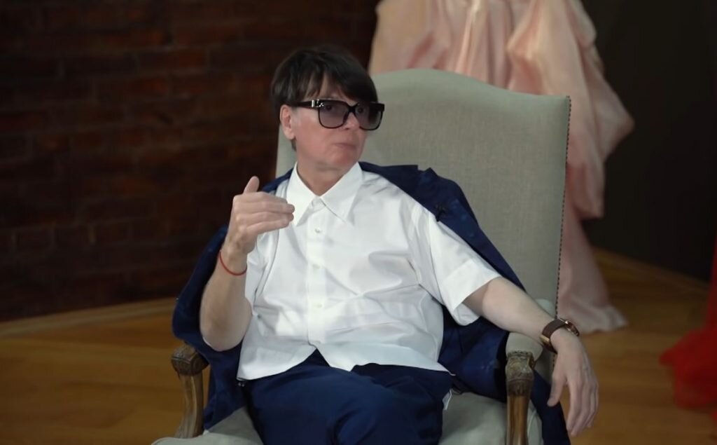    Модельер Валентин Юдашкин. Фото: кадр видео на YouTube-канале "ЭМПАТИЯ МАНУЧИ"