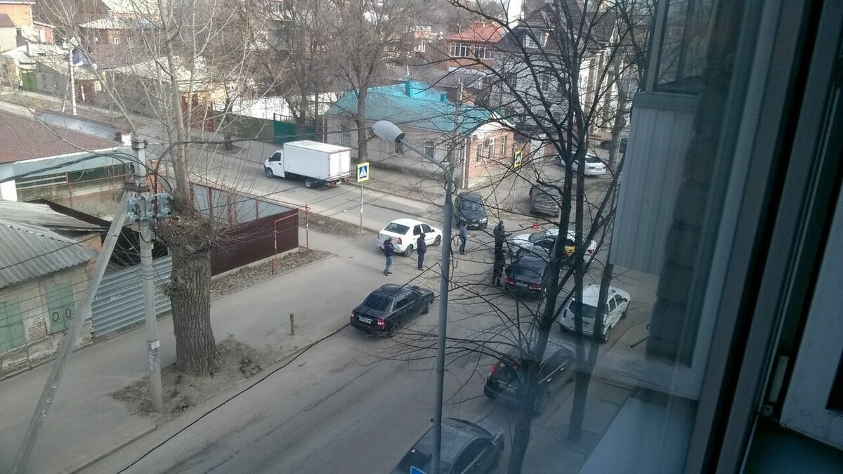     Сорокалетняя женщина сбила двенадцатилетнего ребёнка в Ишиме на улице Чехова, 64: мальчик был доставлен в больницу с травмами. Об этом сообщили в областной ГИБДД.