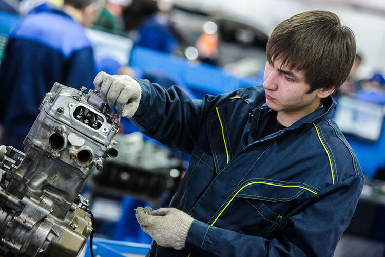  Госсовет Татарстана предложил обязать студентов, поступивших на бюджет, отрабатывать три года по распределению, а в случае отказа возмещать государству стоимость обучения Фото: «БИЗНЕС Online»