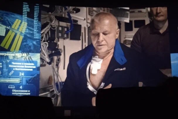 Олег Богданов с трубкой в груди. Фото из открытых веб-источников