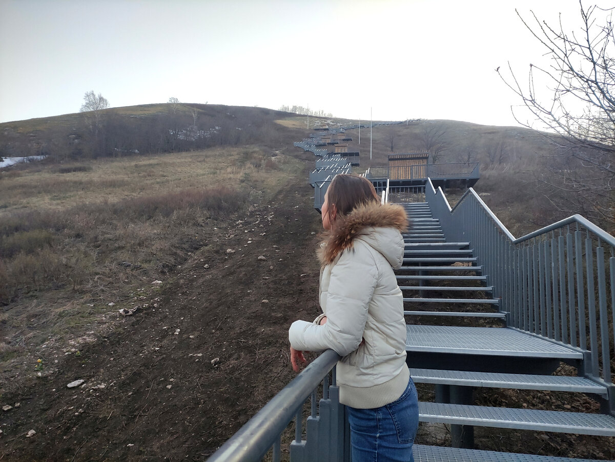 На шихане Торатау достроили скандальную лестницу на вершину. Показываем,  что получилось | Трое на Паджеро: путешествия по России и не только | Дзен