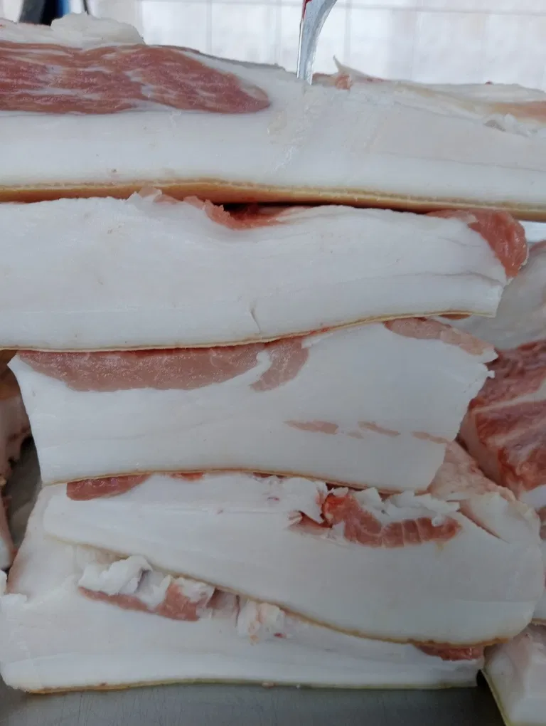 Одно сало есть нельзя. В день лучше съедать не больше 30-50 г в зависимости от вашего веса