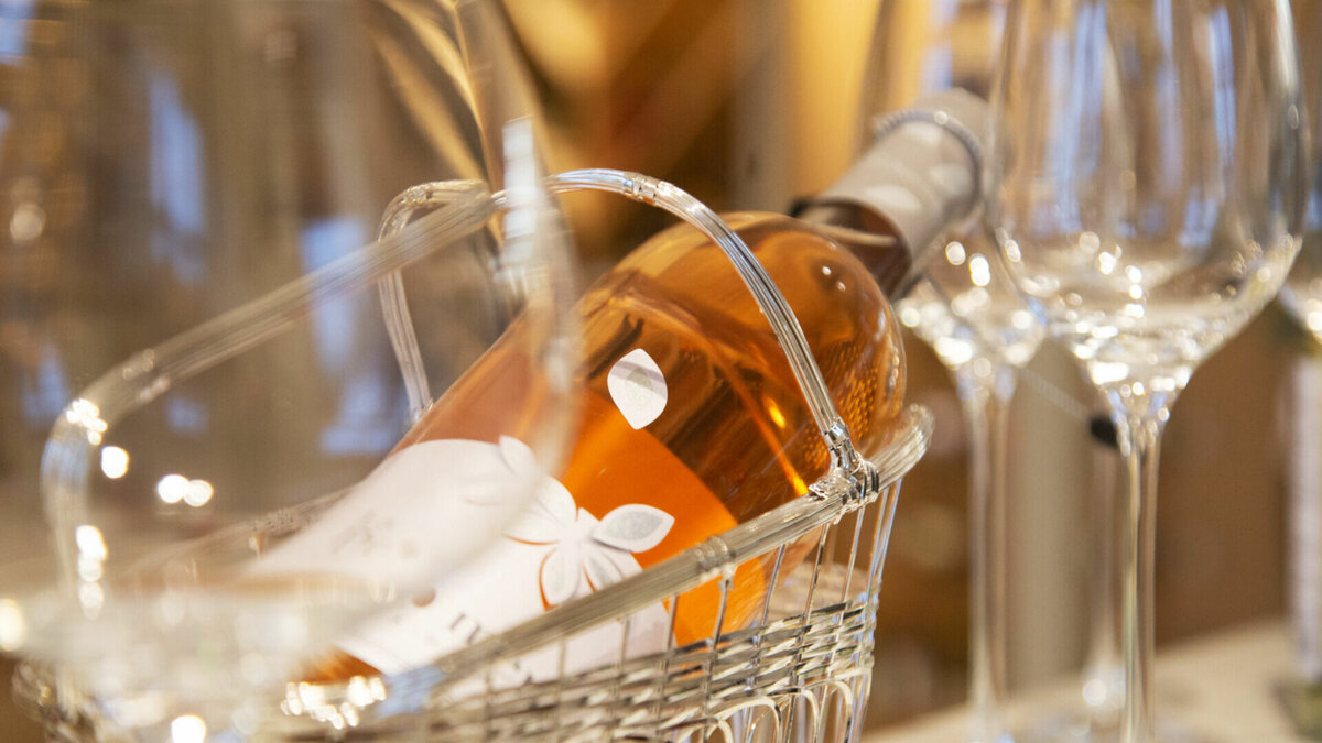     Жители города Волжского Волгоградской области будут праздновать 9 Мая без спиртного. В этот день вводится ограничение на розничную продажу в местах проведения массовых мероприятий, согласно соответствующему постановлению мэрии.