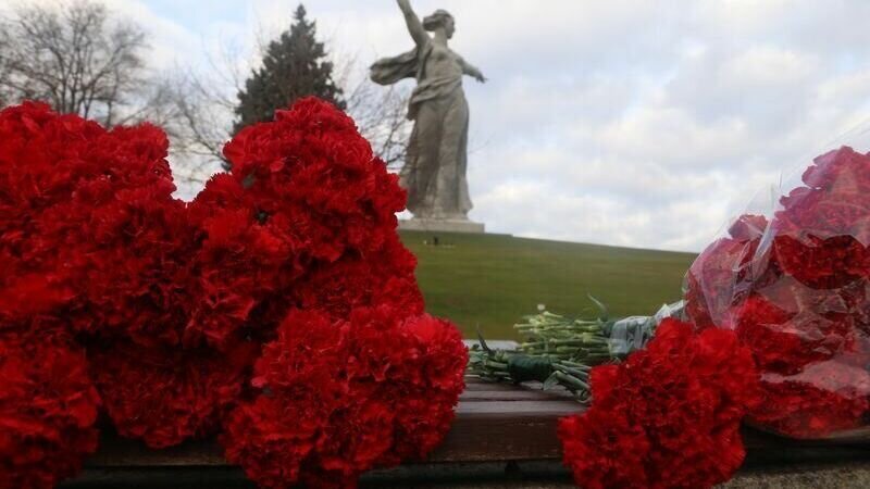     Власти Волгограда присвоили местной школе №82 имя убитого Алексея Катериничева, который никогда не имел отношения ни к самому городу, ни к этому учебному заведению.