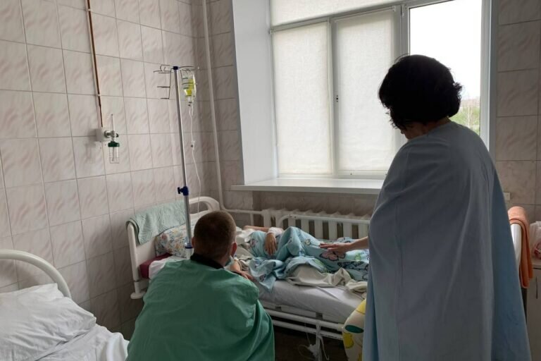    Пострадавшую при обрушении карусели в Оренбурге доставили на лечение в Москву Кристина Просвиркина