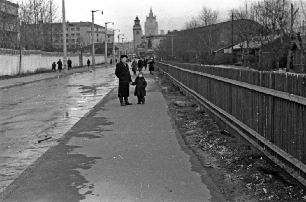 Киевская улица. 1959-1961. Фото: Николай Миронов. Источник: сайт www.pastvu.com