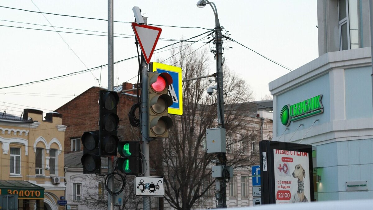     Светофоры могут погаснуть сегодня на улице Прокопия Артамонова и Станислава Карнацевича в связи с плановыми работами на электросетях.