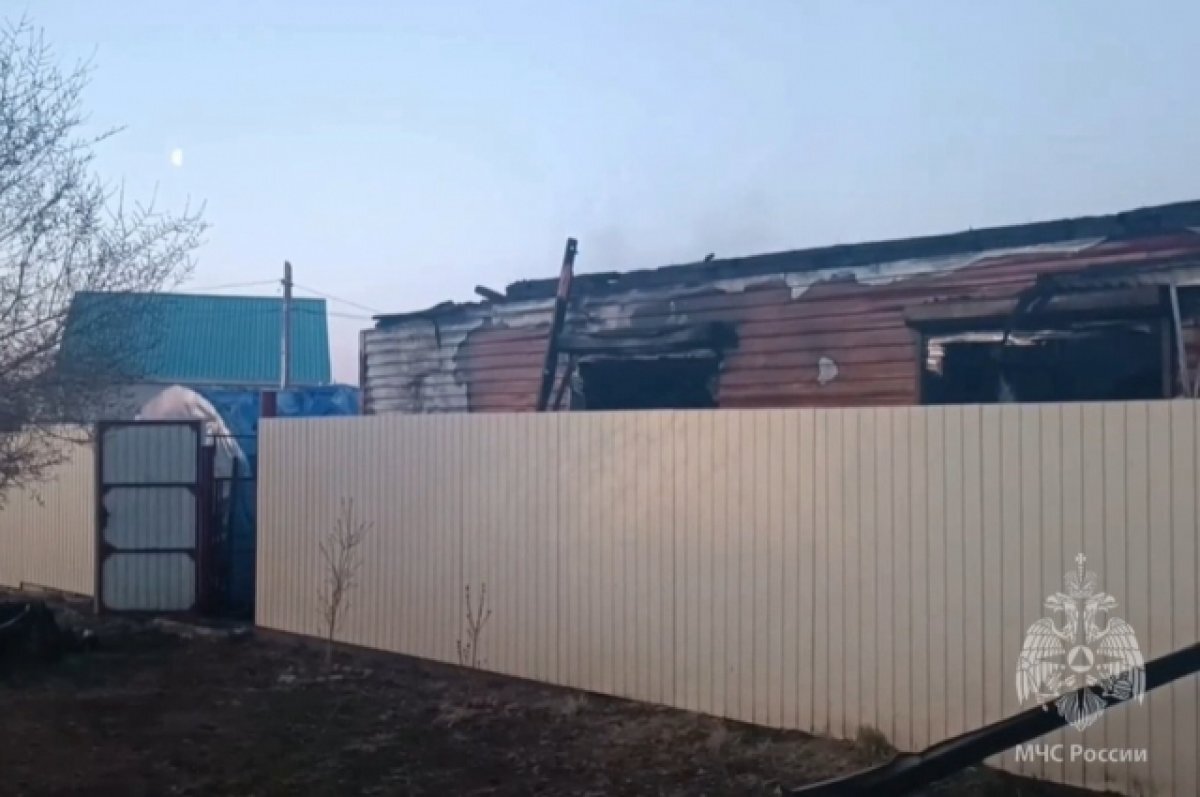    Огонь уничтожил более 120 квадратных метром дома в Улан-Удэ