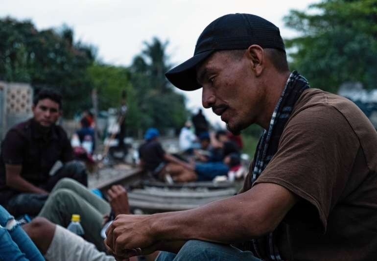 Мигранты из Гондураса в ожидании поезда до границы Мексики и США. / фото: Стрингер / РИА Новости