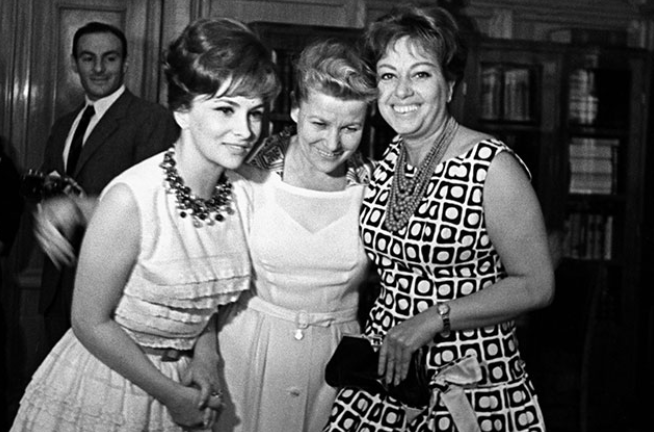 Фото aif.ru/Екатерина Фурцева с Джина Лоллобриджидой и Маризой Мерлини 