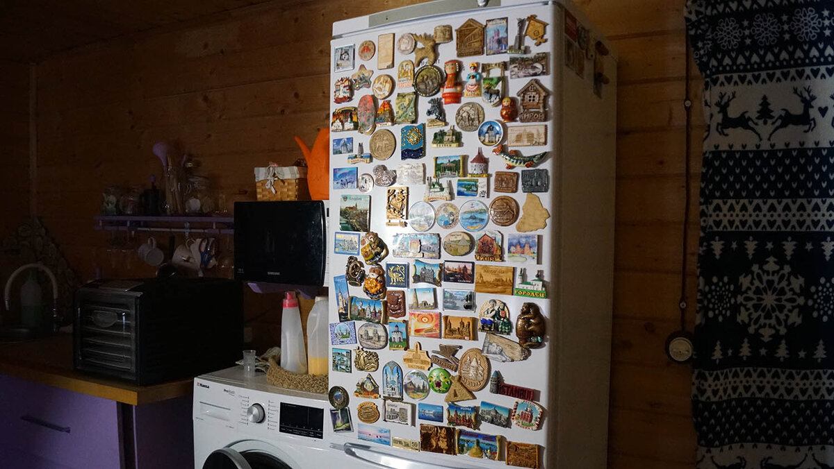 А вот и сам холодильник.