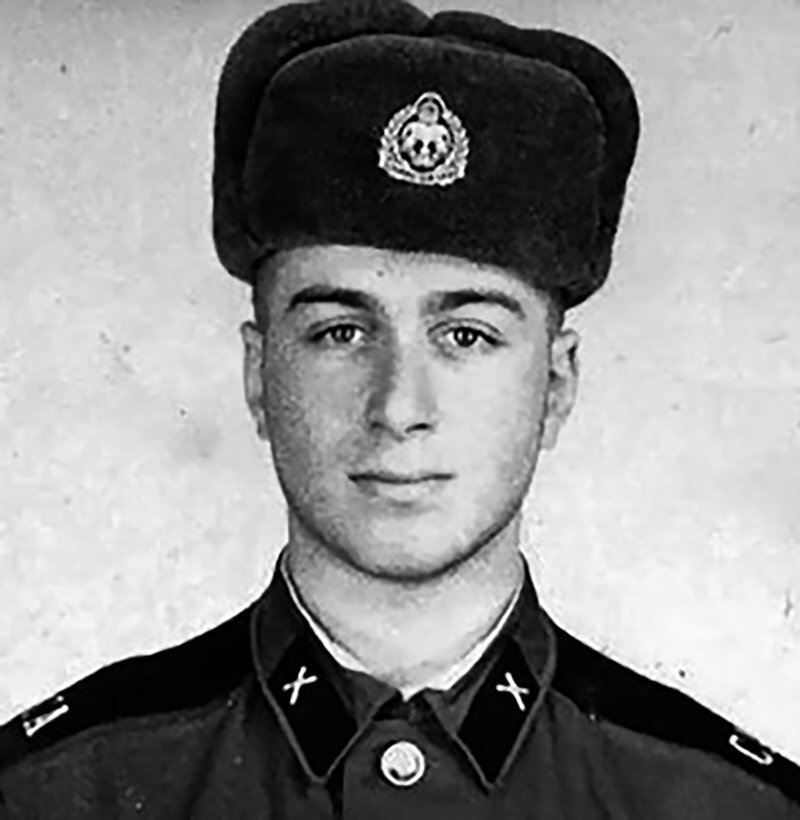 Роман Абрамович в армии.