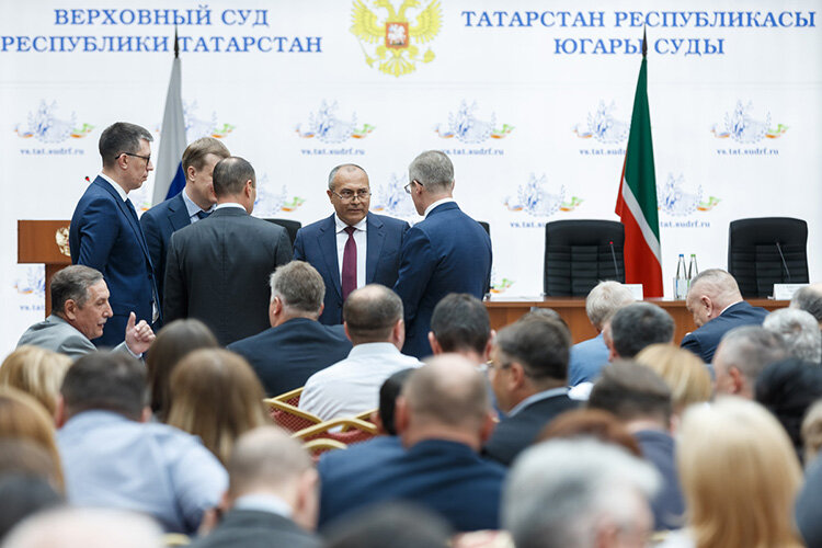  Тем временем на первых рядах Гилазова и президента Рустама Минниханова дожидались руководители силовых ведомств Фото: Сергей Елагин