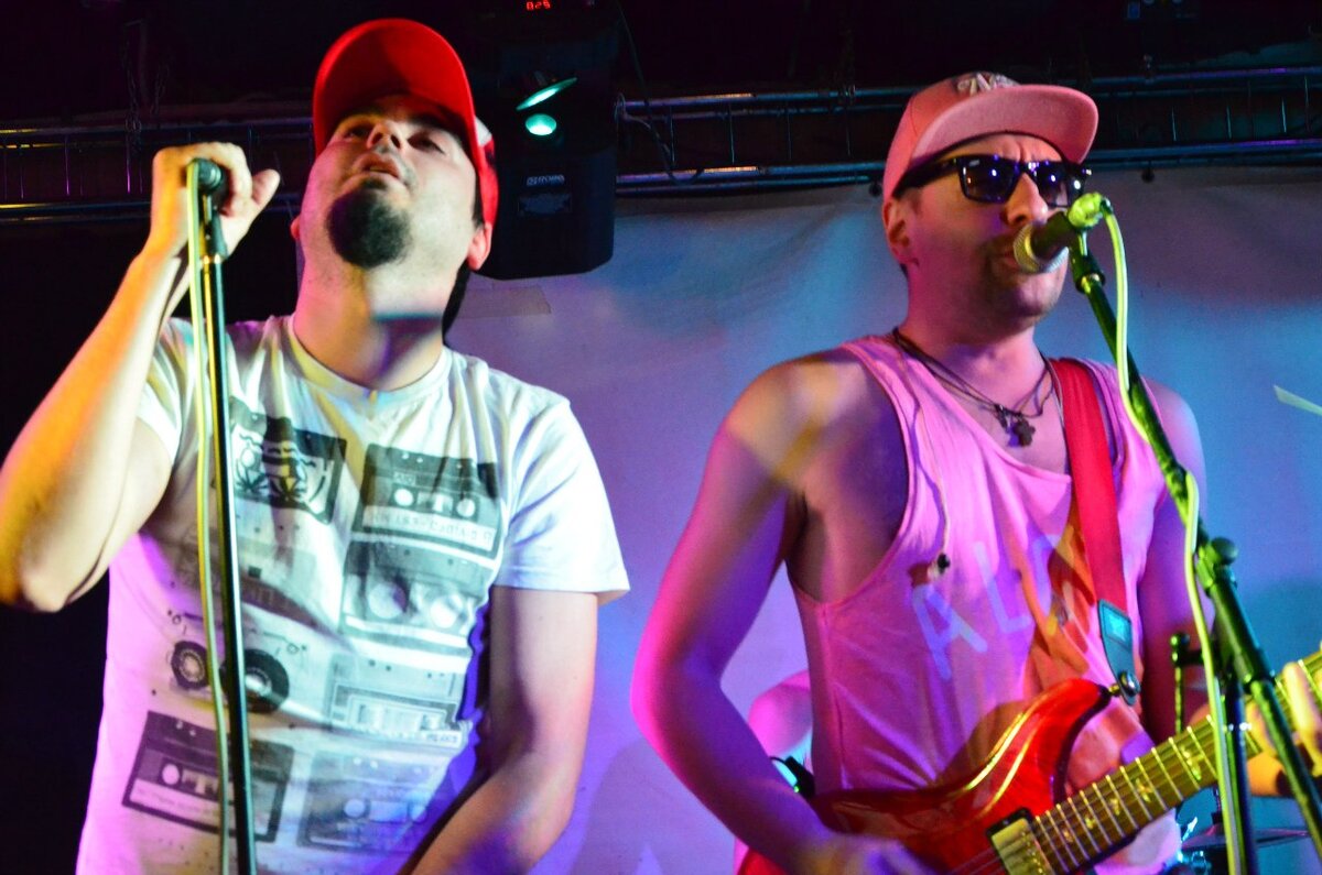 17 апреля 2015 г. Выступление на концерте-презентации альбома группы День Независимости. Ваня и Паша. Моё фото.