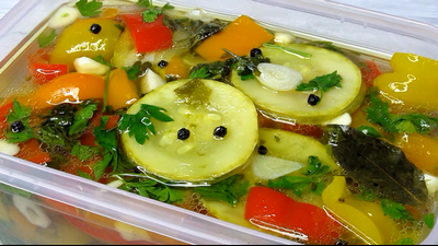 Мариную кабачки, хрустские, аппетитные. Изумительный вкус.