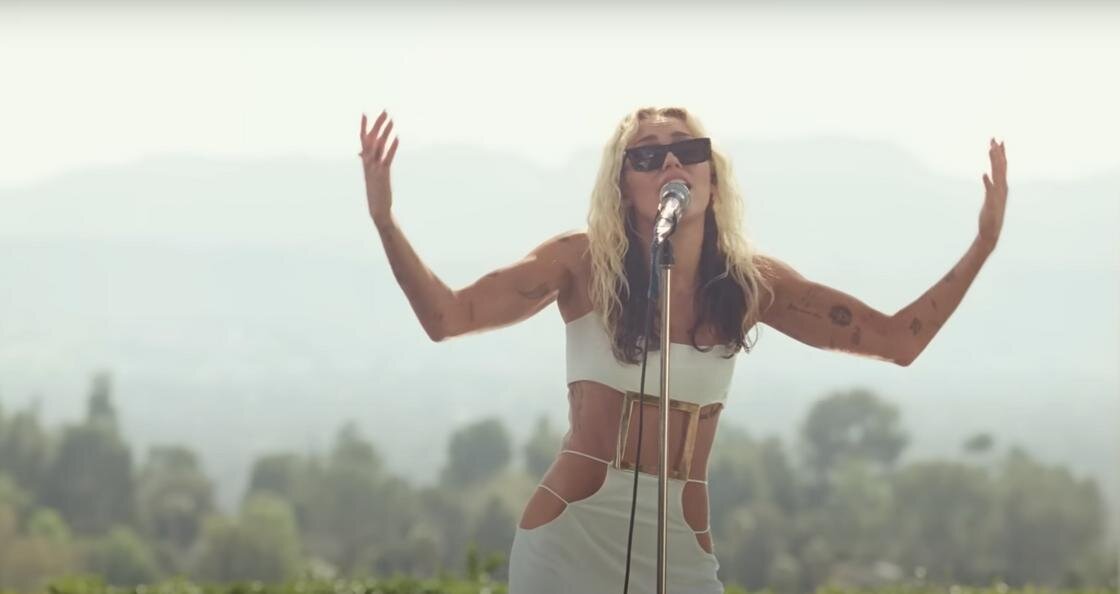    Кадр из клипа «Jaded»:YouTube/Miley Cyrus