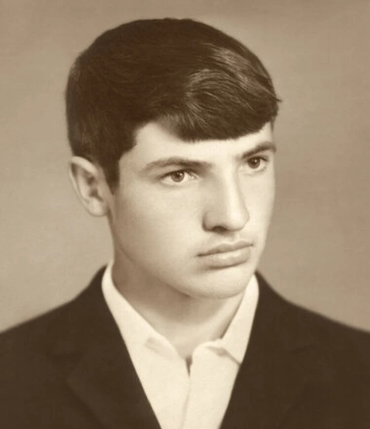 Александр Лукашенко в школьные годы.
 Фото: Официальный портал Президента Республики Беларусь.