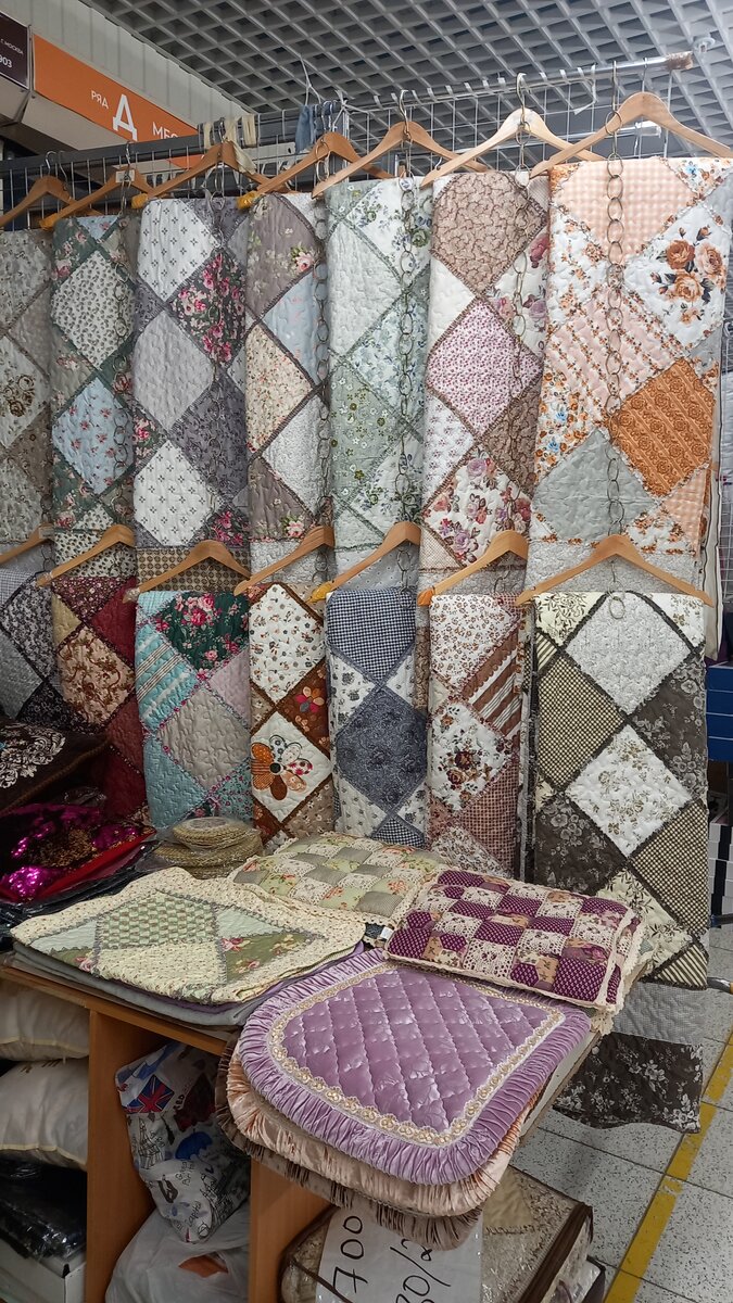 Корпус А, 2-Д-88 на Садоводе.  Пледы, покрывала оптом и в розницу. 