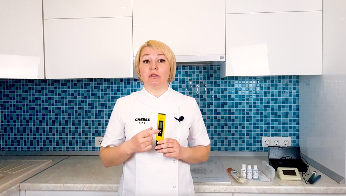 Для измерения кислотности молочных продуктов используется этот прибор, он и называется PH-метр