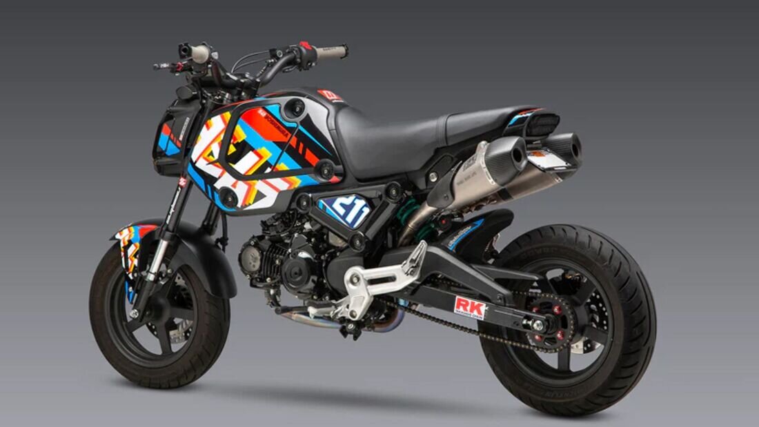 Комплект дизайна Троя Ли. Комплект Yoshimura для Honda Grom состоит из 19 наклеек и меняет дизайн обоих крыльев, задней части, боковых панелей, навинчивающихся крышек баков и маски фары. Для легкого склеивания Yoshimura использует особо простой в обработке материал со специальной подложкой. 
 Поскольку Honda Grom в США и других странах и европейская Honda MSX 125 конструктивно идентичны, комплект должен подходить и для моделей ЕС. По цене 149 долларов от Yoshimura комплект расширяет выбор графических комплектов для Grom до пяти.