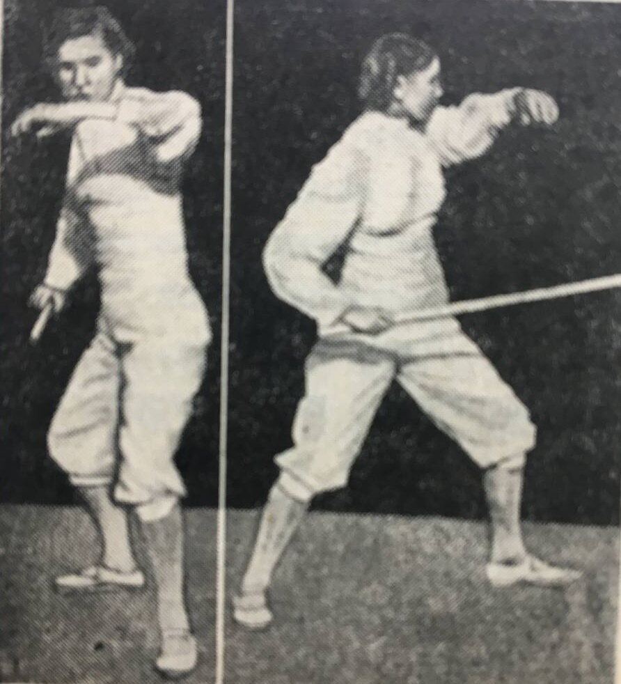 Студентка Лидия Маслова позирует для учебника сценического фехтования И. Э. Коха.