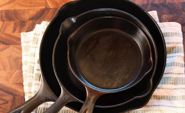 Старинная «хитрость»: как в СССР отмывали даже застаревший нагар со сковородок. Не ожидала, что это так просто