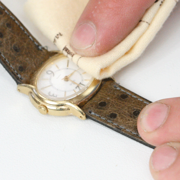 В руки мастера попали старые часы от которых остался лишь ржавый корпус: реставрация на видео