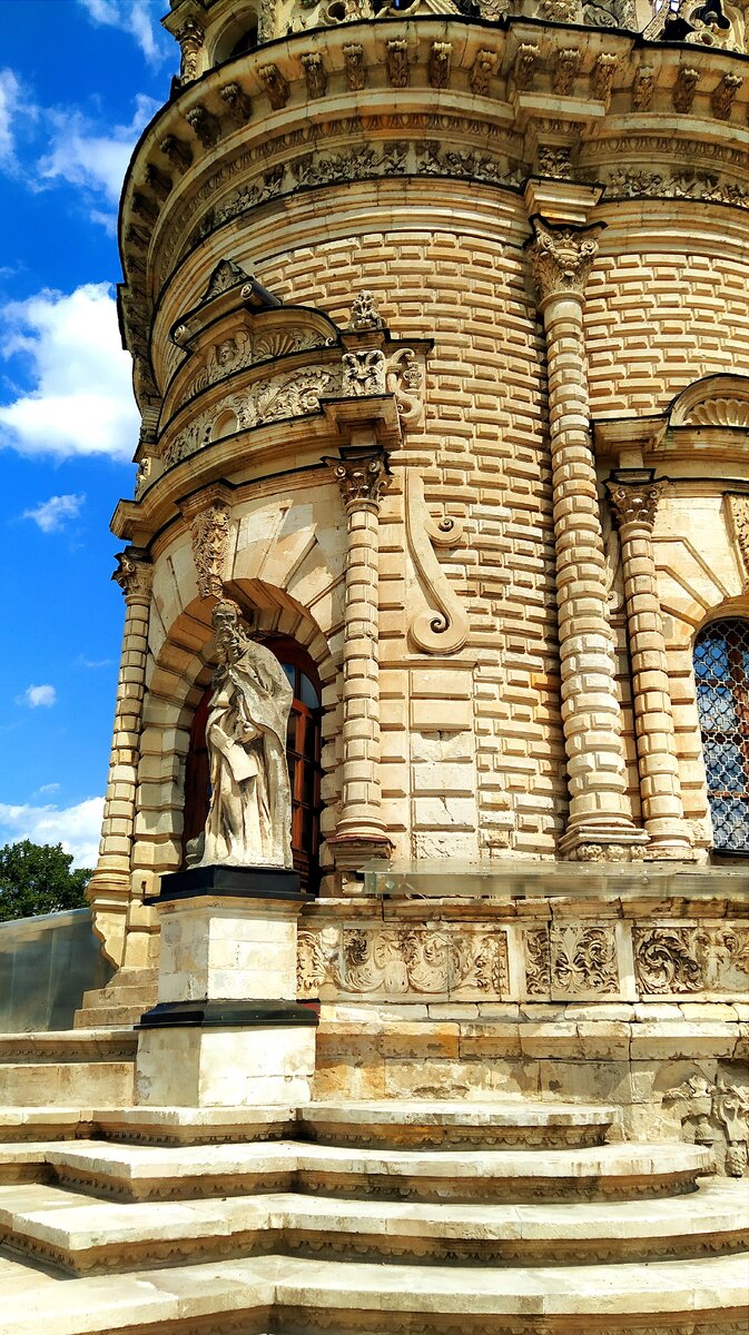 Вид на храм Знамения Пресвятой Богородицы. Фото автора. 