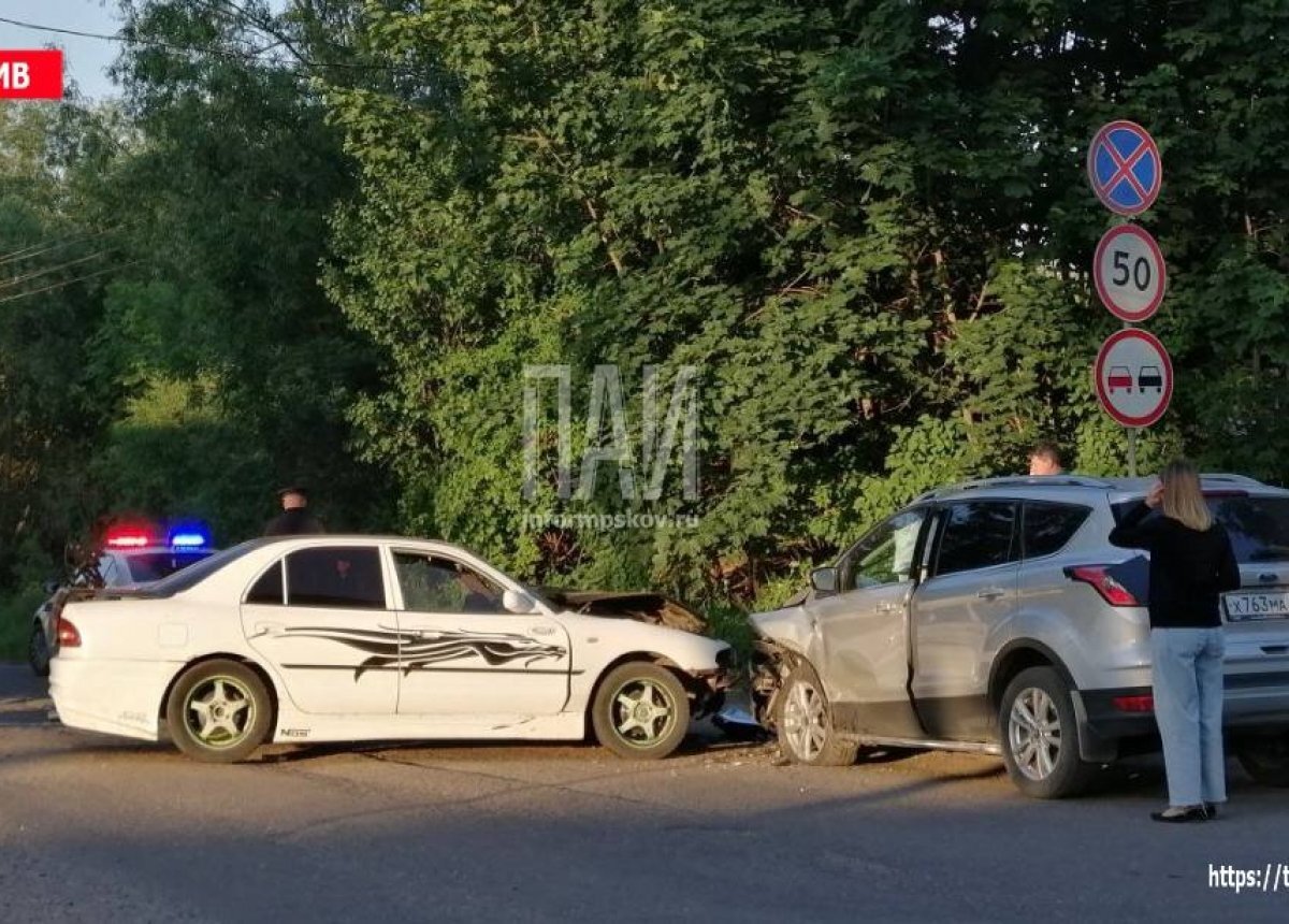    В Новосокольниках в результате ДТП госпитализировали двух человек