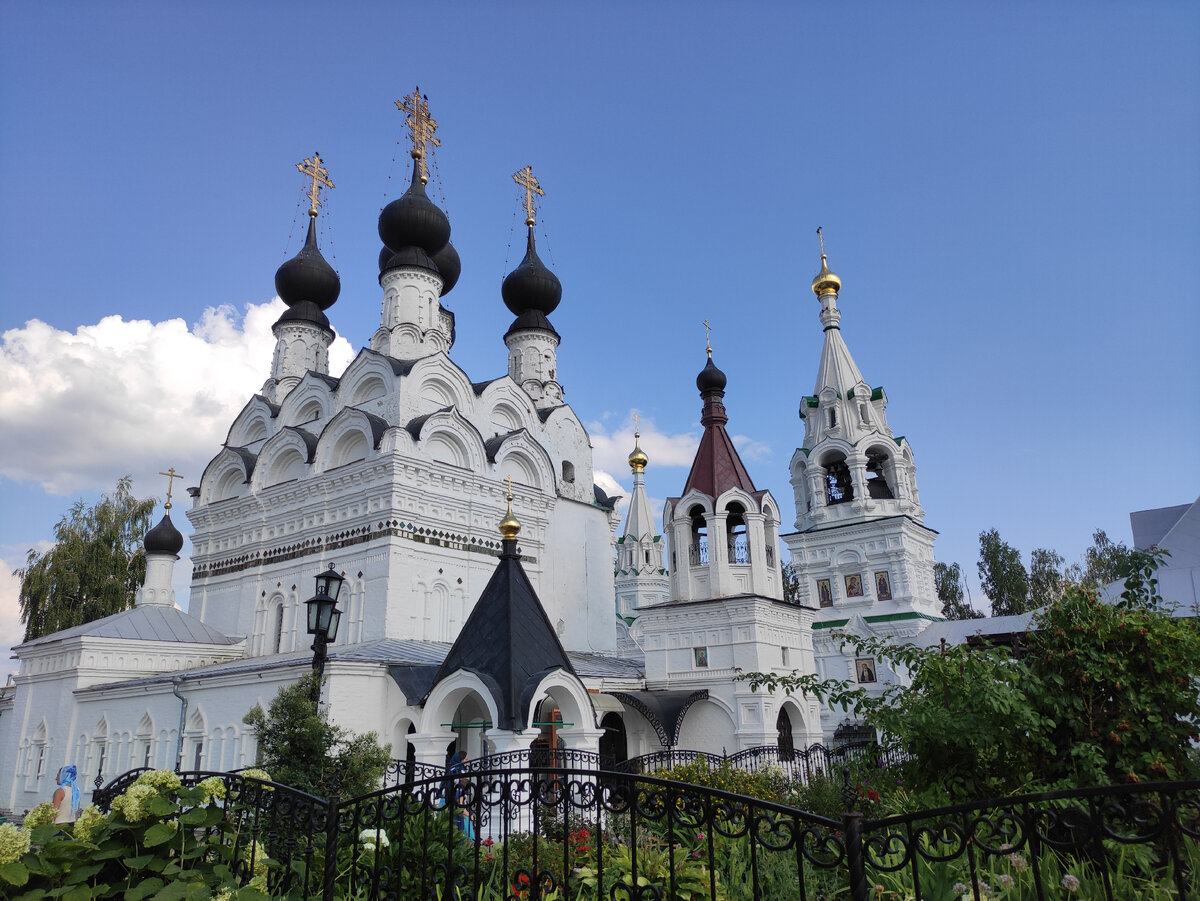 Троицкий монастырь муром. Муром монастырь петра и февронии. Свято-троицкий женский монастырь в муроме мощи петра и февронии. Свято-троицкий монастырь муром петр и феврония. Свято троицкий православный монастырь муром.