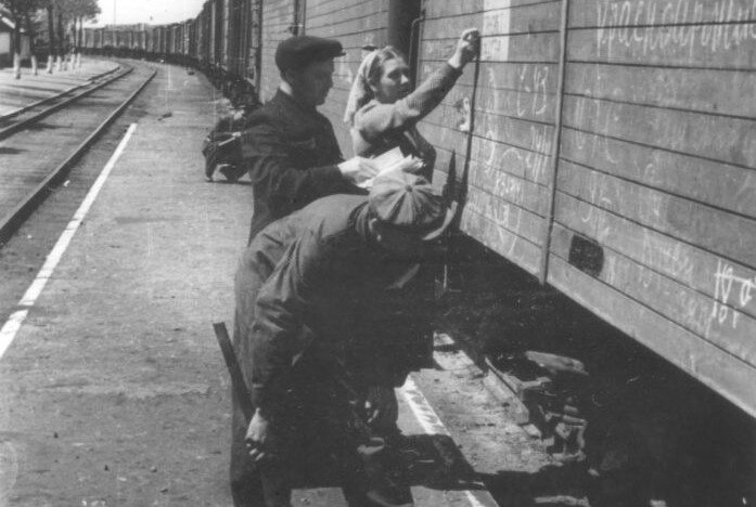 Обработка состава на жд станции, фото newsmaker.md