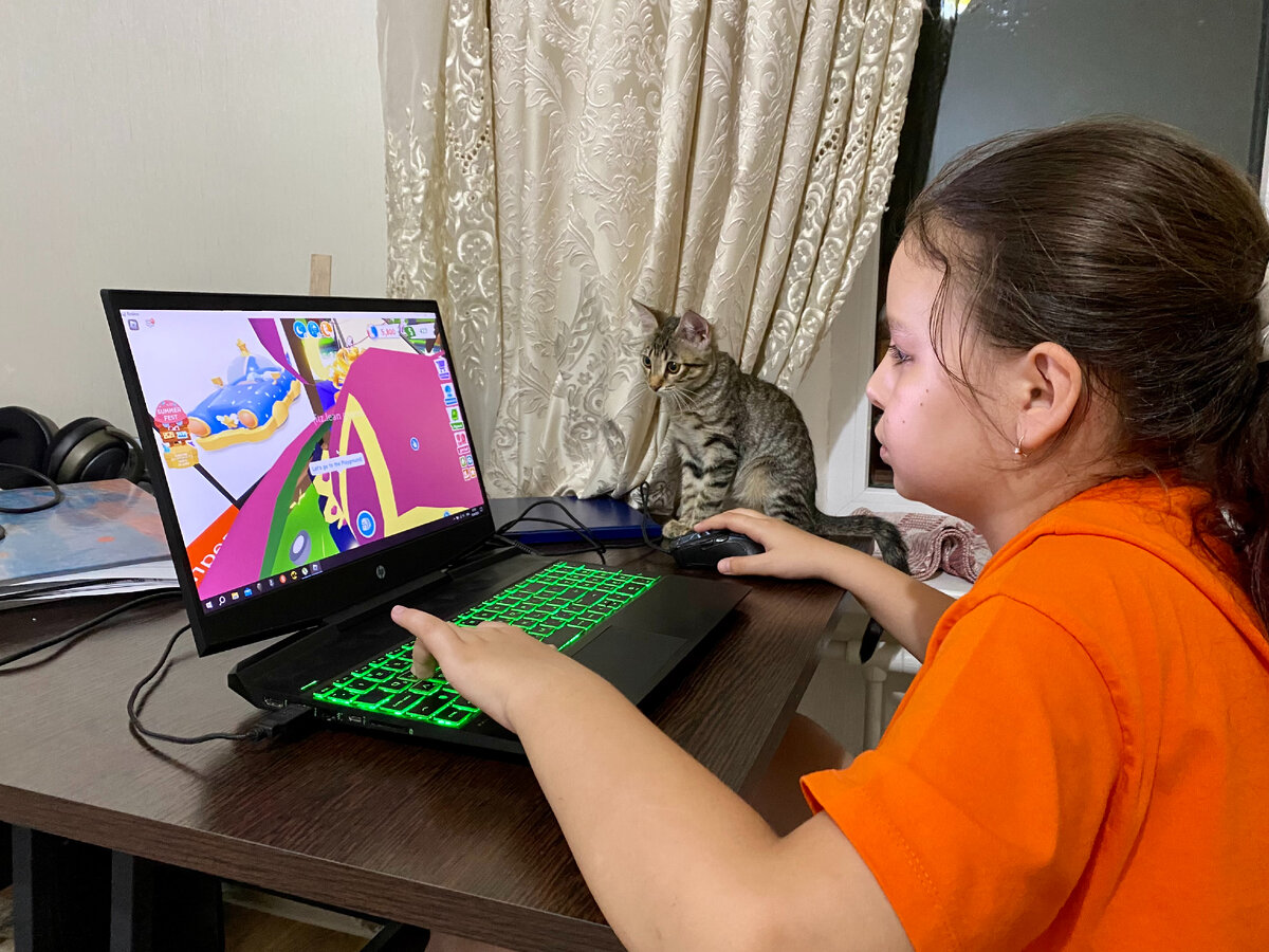 Стеше тоже приглянулась эта прибамбасина с зелеными кнопками