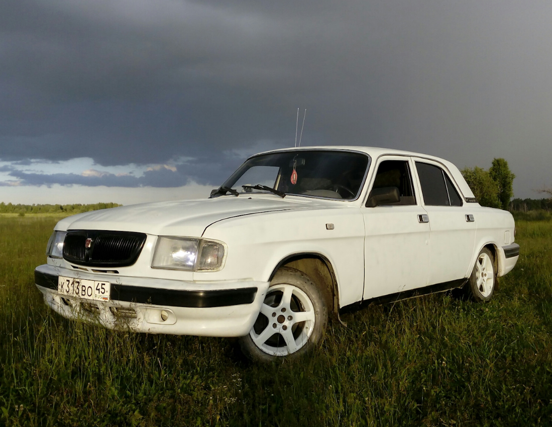 Автомобиль ГАЗ 3110, она же "Волга"