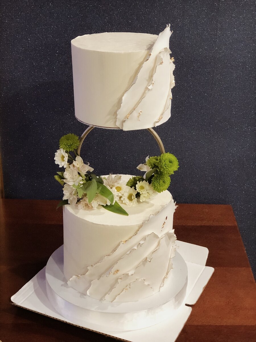 Первый свадебный торт спустя год работы