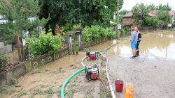 Наводнения в Болгарии: регионы Монтана и Враца готовы эвакуировать деревни вблизи реки Огоста