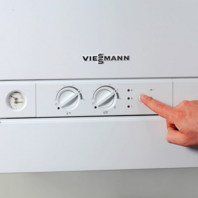  Термореле на котле Viessmann Vitopend 100. Первый регулятор отвечает за температуру горячей воды, второй за температуру системы отопления. (https://stroiteh-msk.ru/foto/kotel-visman-vitopend-100-ne-vklyuchaetsya.html)