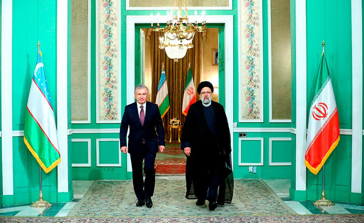 ШАВКАТ МИРЗИЁЕВ И ИБРАХИМ РАИСИ. ФОТО С САЙТА PRESIDENT.IR