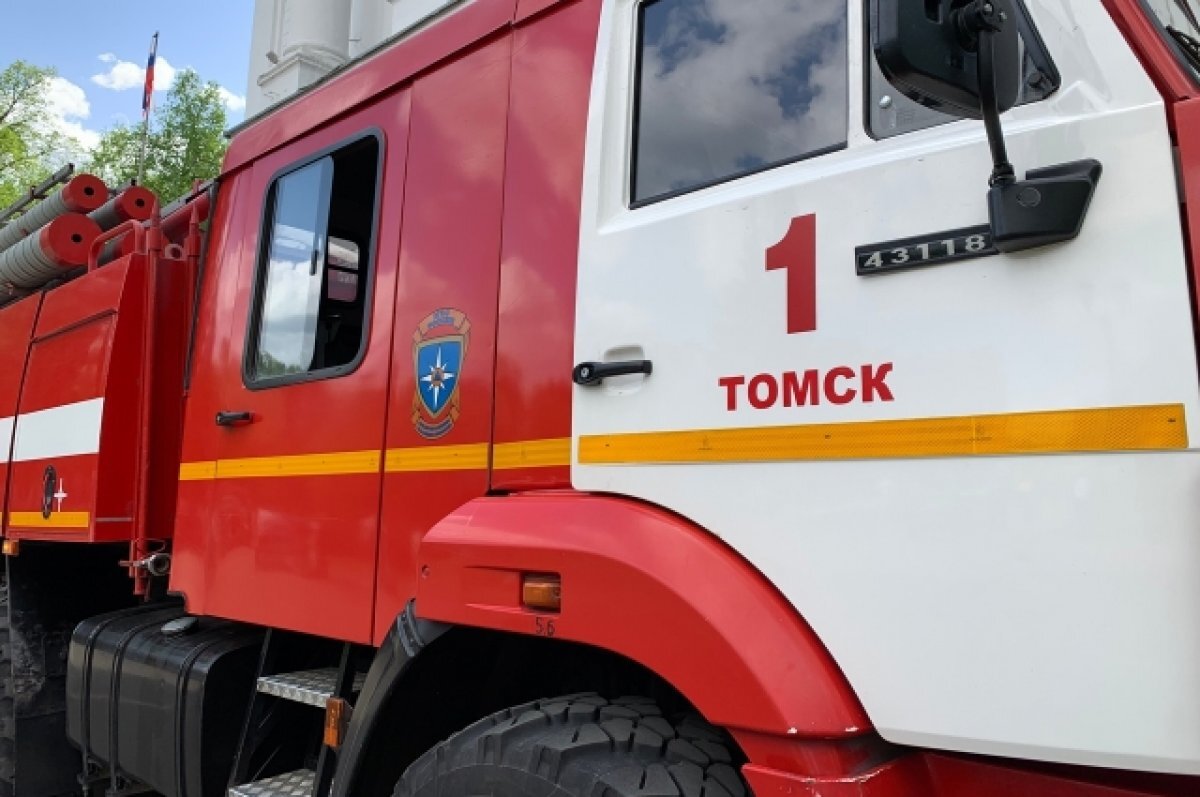    В Томске на шиномонтажке сгорело 300 шин во время пожара