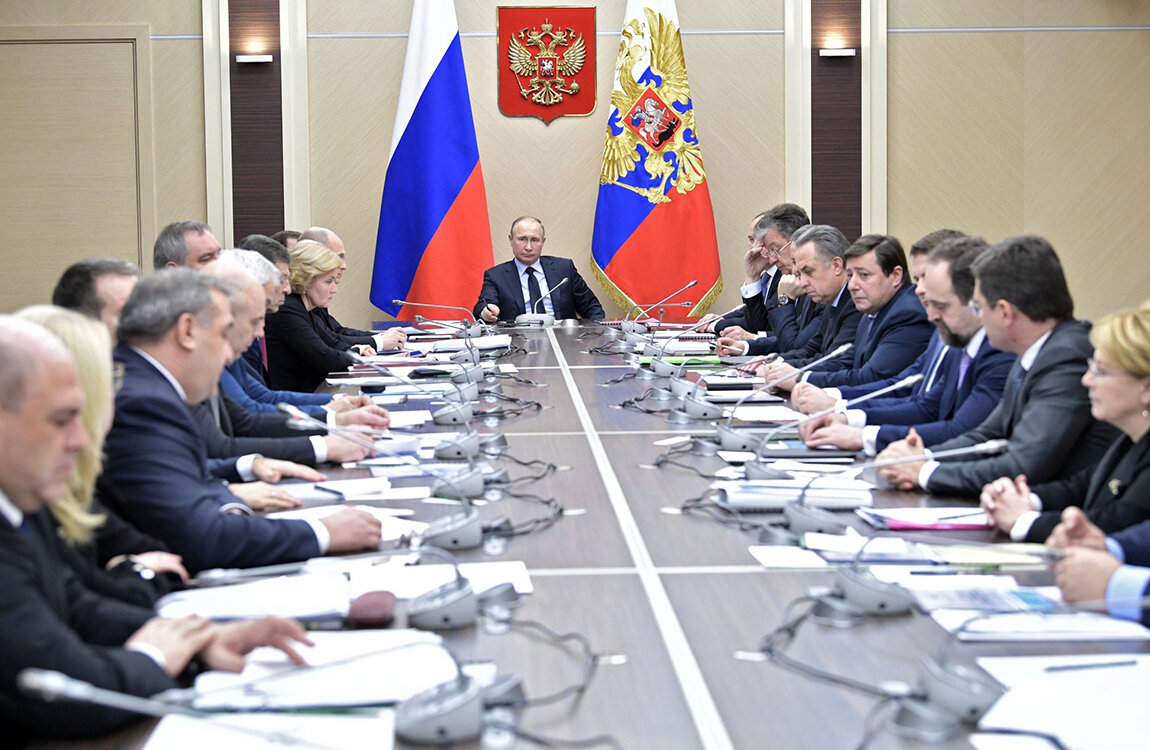 Наше руководство давно должно было понять: в случае нахождения среди властей лишь элит – с наибольшей вероятностью произойдёт регресс и деградация всего, что есть в государстве.-3