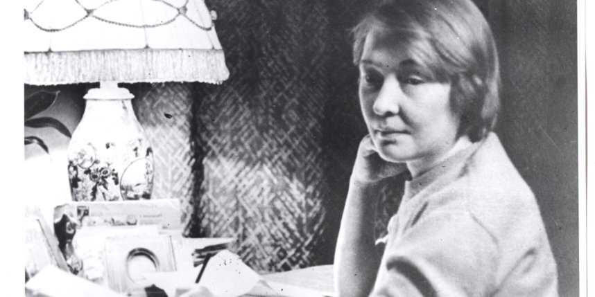    Великая Отечественная война дала Ольге Берггольц, потерявшей мужа и дочерей, смысл жить дальше. Фото соцсети архивного комитета.