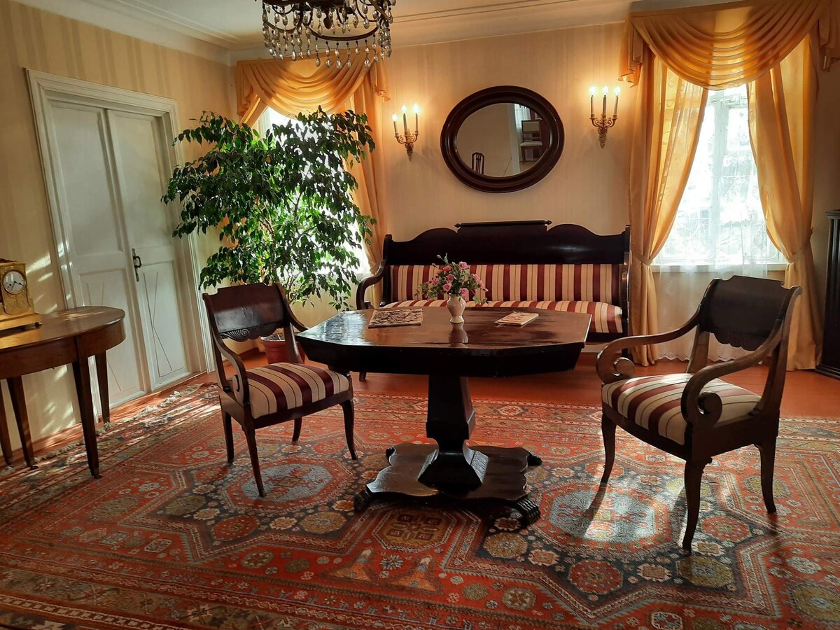      Гостиная в доме П.С. Верзилина. Музей-заповедник М.Ю. Лермонтова в Пятигорске